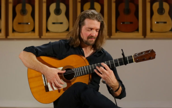 Juanito Pascual plays Barbero