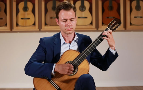 Matthias Lang plays Fleta and Esteso