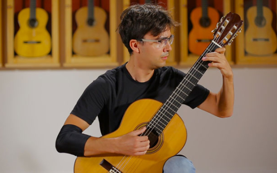 Tomasz Fechner - Tansman Suite in Modo Polonico on 7 guitars
