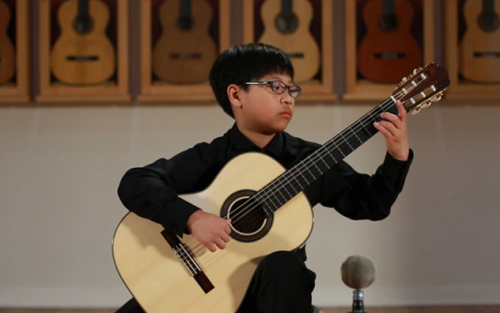 Kang Min Ji - Bach Prelude BWV 1006a (Asturias Comfort)