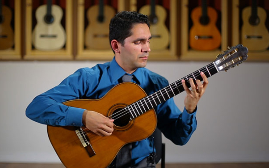 Tavi Jinariu plays 1888 Torres