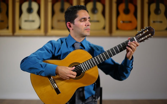 Tavi Jinariu plays Granada (1926 Domingo Esteso)