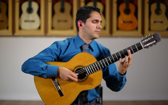 Tavi Jinariu plays Torroba Castles of Spain