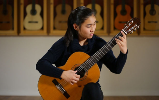 Olivia Chiang - Barrios Vals #3 Opus 8 (2004 Richard Howell)