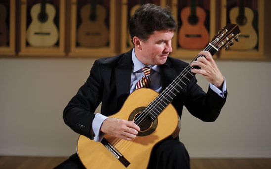 Peter Fletcher plays Segovia's 'Oracion' (2006 Enrico Bottelli)