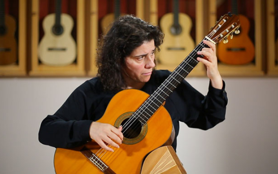 Smaro Gregoriadou plays Bach (1962 Fleta)