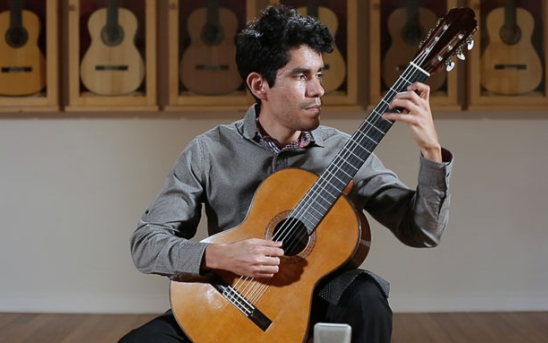 Reyes Gonzalez plays Bach (1978 Manuel Velazquez)