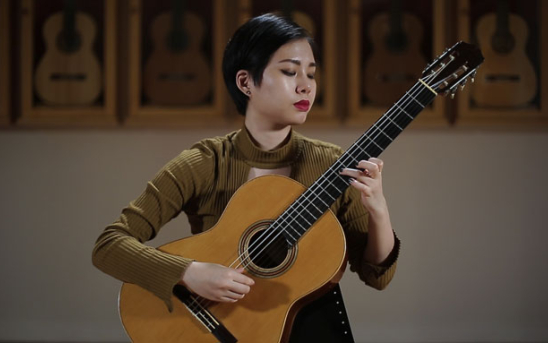 Jiji plays Albeniz Leyenda (1925 Santos Hernandez)