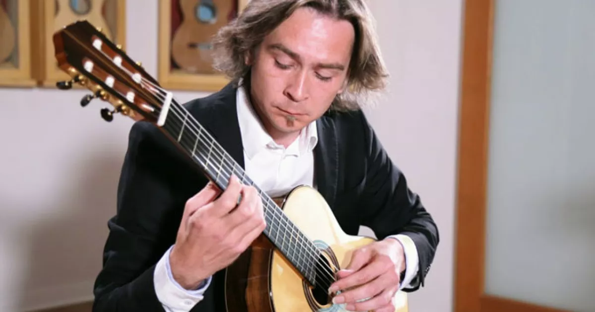 Maciej Staszewski plays David Rouse