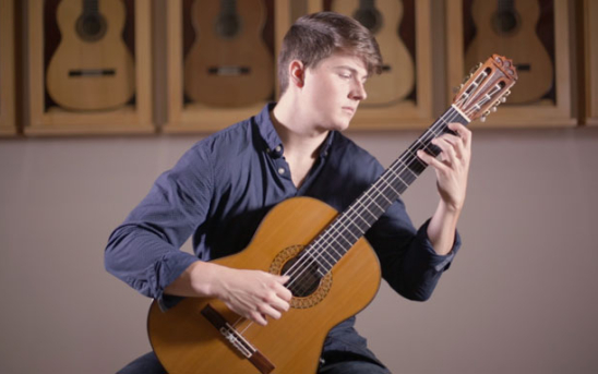 Dominic Flynn plays Bach