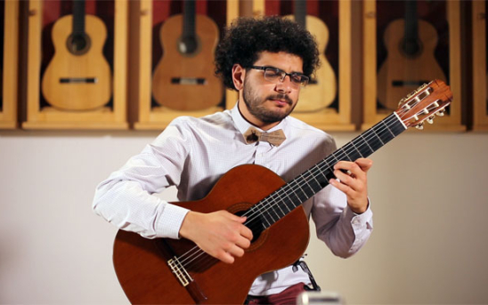 Saro Babikian plays 1966 Ramirez 'MT'