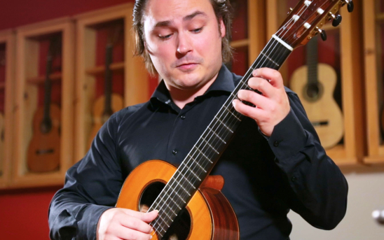 Sondre Hoymer plays Barrios 'Gavotta al Estilo Antiguo'