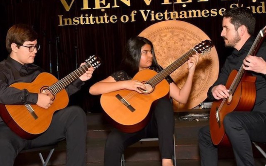Benton Middle School students perform to thank the GSI Foundation