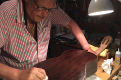 Applying French polish