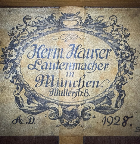 The label of a 1928 Hermann Hauser I (ex Julian Bream) classical guitar made of spruce and CSA rosewood