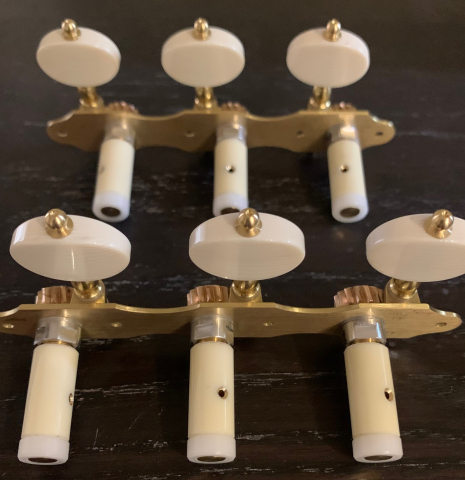 The back of Alessi Tuning Machines - Hauser 19 Brass Plates / Ivoroid Buttons