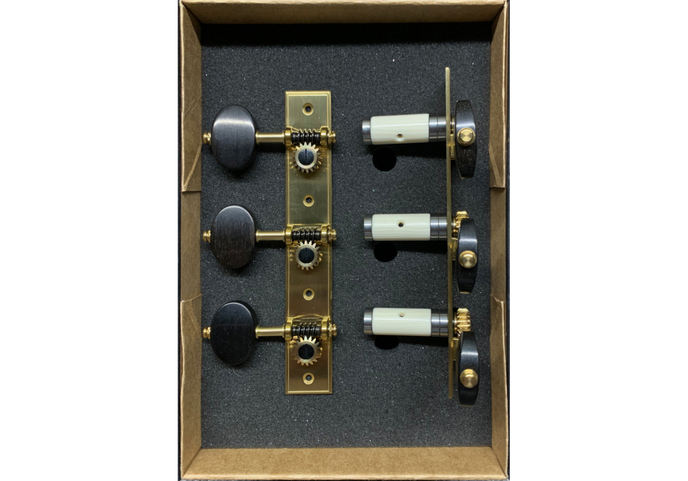 Barnett “Square” Brass plate/ebony buttons/white rollers Barnett “Square” Brass plate/ebony buttons/white rollers