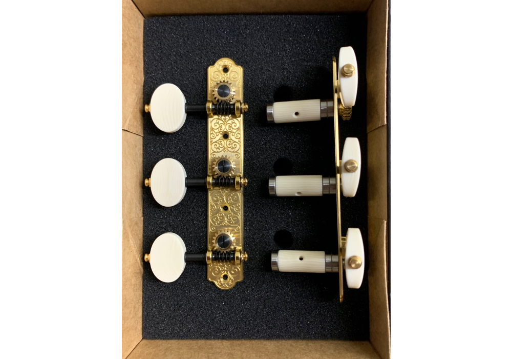 Barnett “Trinity-B” Engraved Brass plate/ivoroid buttons/white rollers