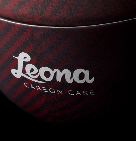 The logo on a “Luthier Series Classical Guitar Carbon Case” by Leona Cases - Matte Bordeaux