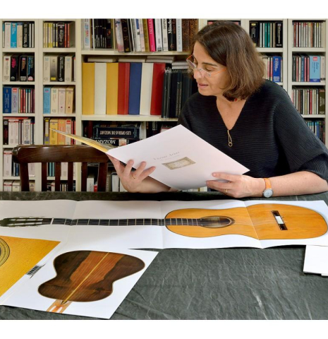 Orfeo - 34 Classical Guitars in Life Size