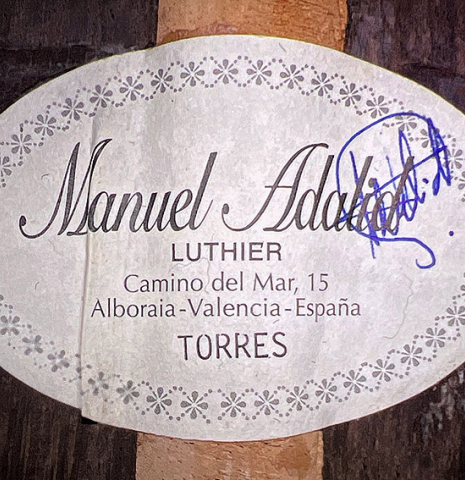 The label of a 2015 Manuel Adalid "Torres" classical guitar made of spruce and Indian rosewood