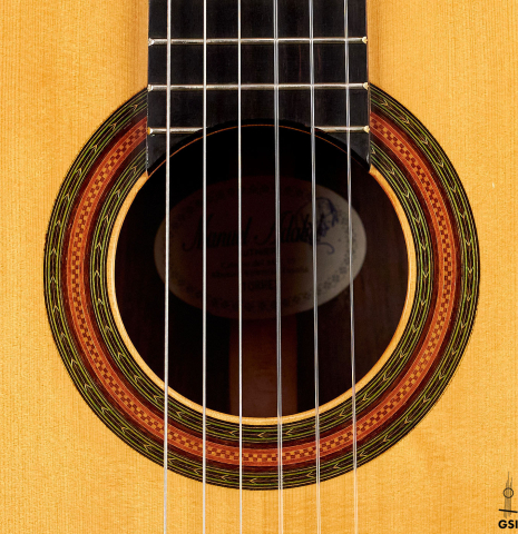 The rosette of a 2015 Manuel Adalid "Torres" classical guitar made of spruce and Indian rosewood