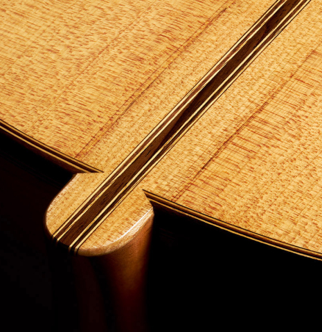 The back, heel and center seam purfling of a 2023 Colin van Aelbrouck flamenco guitar made of spruce and cypress
