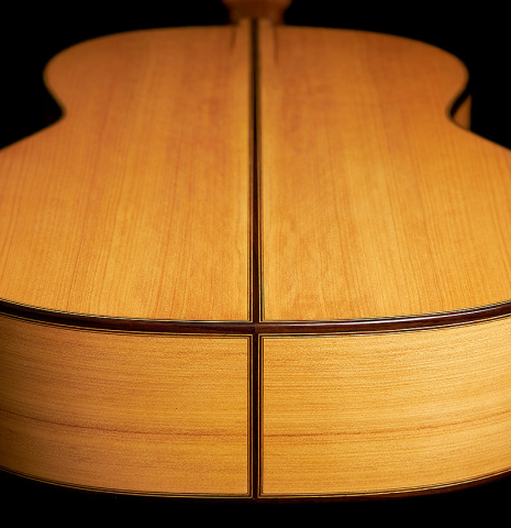 The back and sides at the foot of a 2023 Colin van Aelbrouck flamenco guitar made of spruce and cypress