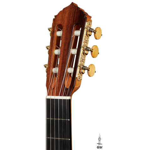 The headstock of a 2023 Colin van Aelbrouck flamenco guitar made of spruce and cypress