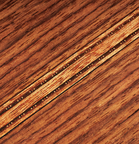 The back center seam of a 2024 Colin van Aelbrouck classical guitar made of cedar and Indian rosewood