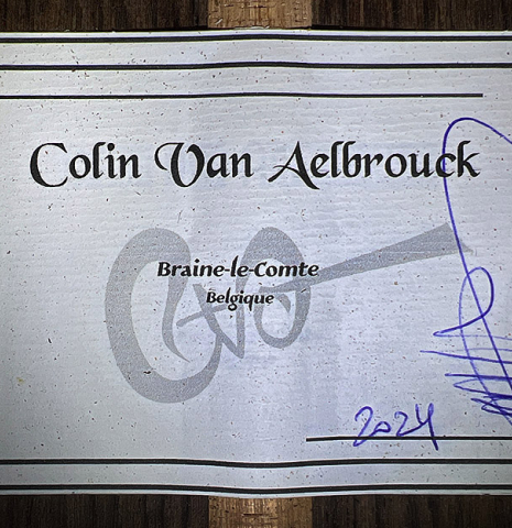 The label of a 2024 Colin van Aelbrouck classical guitar made of cedar and Indian rosewood