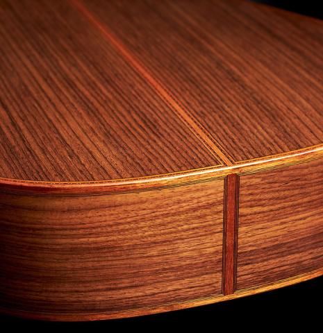 The back and sides at the foot of a 2024 Colin van Aelbrouck classical guitar made of cedar and Indian rosewood
