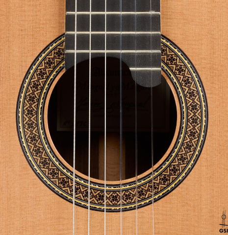 The rosette of a 2021 Alhambra “Mengual y Margarit NT” classical guitar made of cedar and Indian rosewood
