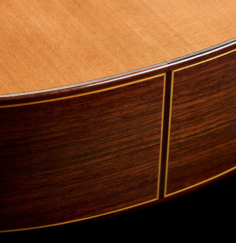The top and sides at the foot of a 2021 Alhambra “Mengual y Margarit NT” classical guitar made of cedar and Indian rosewood