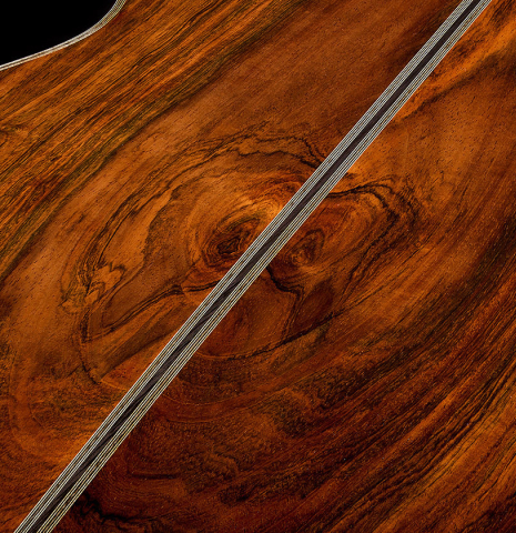 The back center seam of a 2026 Ariel Ameijenda "70th Anniversary" classical guitar made of alerce and CSA rosewood