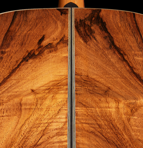 The back center seam of a 2024 Ariel Ameijenda classical guitar made of cedar and CSA rosewood
