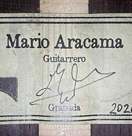 The label of a 2026 Mario Aracama classical guitar made of spruce and African rosewood