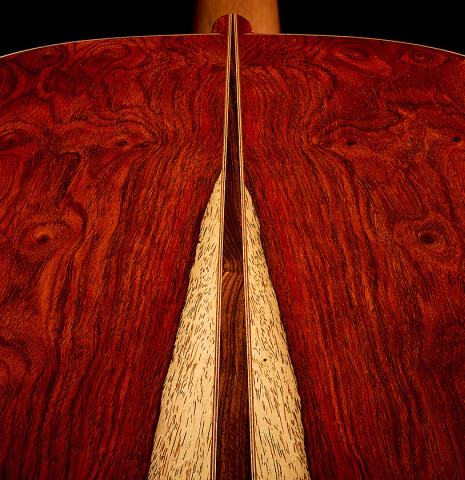 The back center seam of a 2025 Mario Aracama classical guitar made of cedar and cocobolo