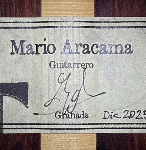 The label of a 2025 Mario Aracama classical guitar made of cedar and cocobolo