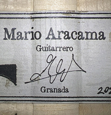 The signed label of a 2023 Mario Aracama classical guitar made of spruce and maple.