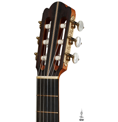 The headstock of a 2021 Kevin Aram "Carmen 640" classical guitar made of spruce and Indian rosewood