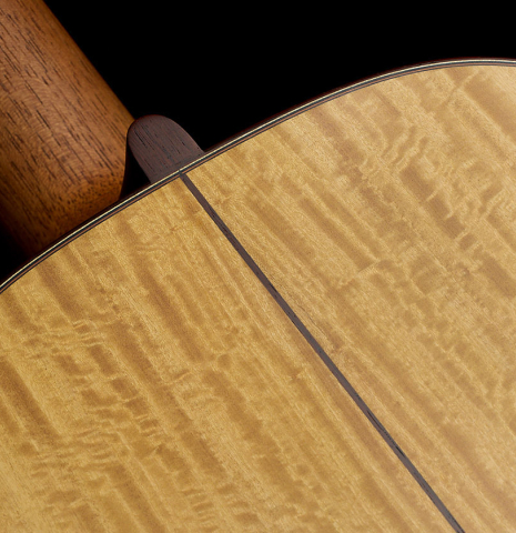 The heel, back binding and purfling of a 2021 Kevin Aram "Nancy" classical guitar made of spruce and satinwood