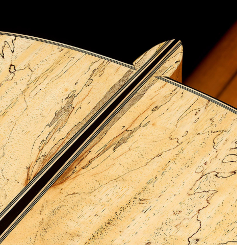 The heel, back binding and purfling of a 2025 Mario Aracama classical guitar made of spruce and Tamarind