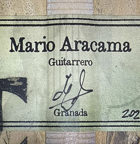 The label of a 2025 Mario Aracama classical guitar made of spruce and Tamarind