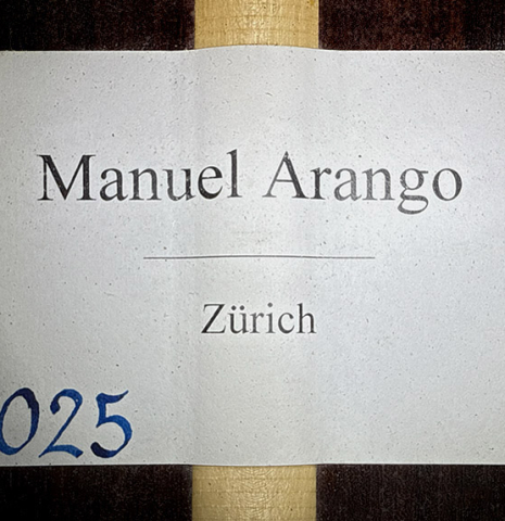 The label of a 2025 Manuel Arango classical guitar made of spruce and Indian rosewood