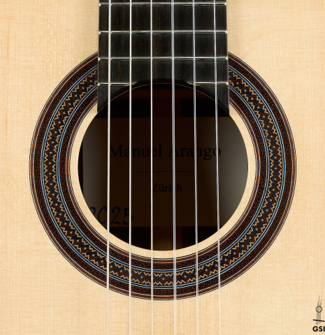 The rosette of a 2025 Manuel Arango classical guitar made of spruce and Indian rosewood