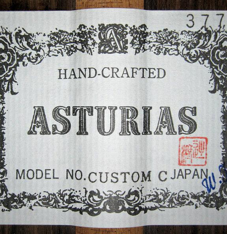 The label of an Asturias "Custom C" classical guitar made of cedar and Indian rosewood