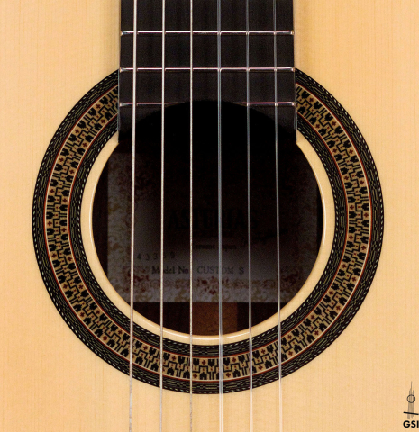 The rosette of an Asturias &quot;Custom S&quot; classical guitar made of spruce and Indian rosewood