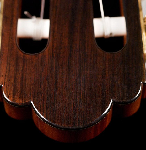 The headstock of a 2022 Asturias "Custom S" classical guitar made of spruce and Indian rosewood with a 630 mm scale.