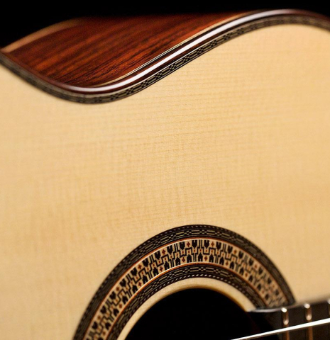 The soundbaord, rosette and purfling of a 2022 Asturias "Custom S" classical guitar made of spruce and Indian rosewood with a 630 mm scale.